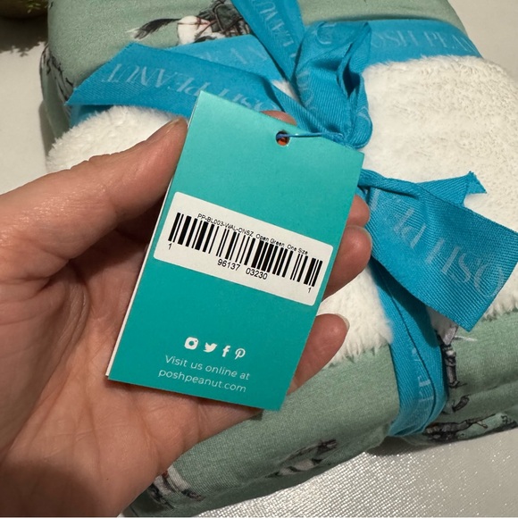 Posh Peanut NWT Limited Edition Wallace Patio Knight Print Plush Papiok Blanket - Picture 4 of 6